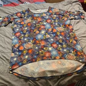 🎉SALE🎉$7 or 2 for $10❤️💙Really nice💙❤️ LulaRoe patriotic fireworks shirt